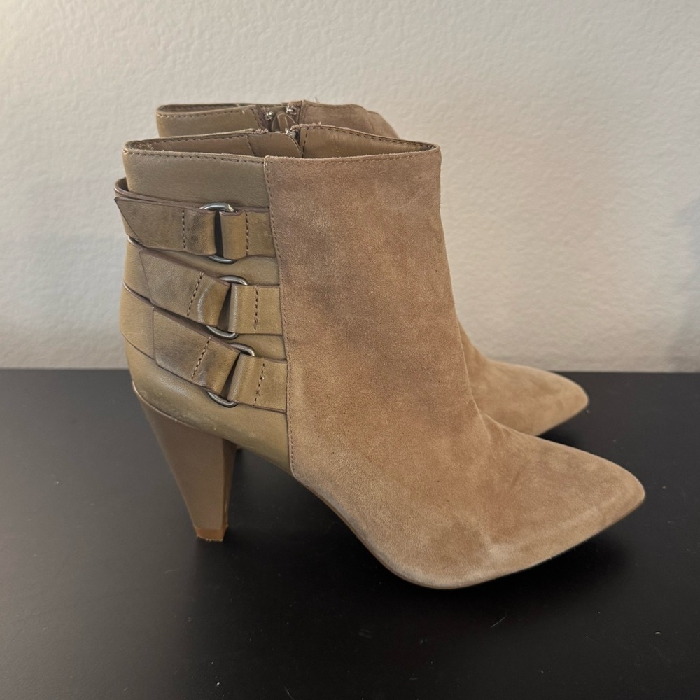 Gianni‎ Bini Women’s Beige Booties Size 5.5
